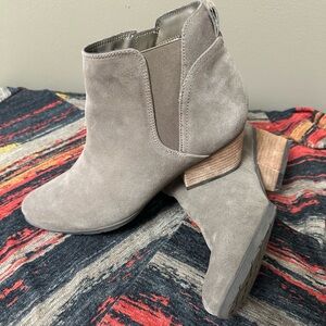 💧Blondo Waterproof  Taupe Ankle Bootie💧